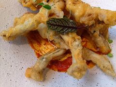 酥炸牛蛙腿配牛蛙肉浓汁和辣酱-G+KITCHEN(龙湖狮山天街店)