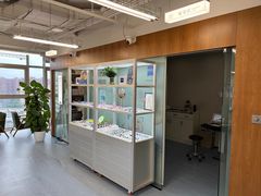 -无奔眼镜·蔡司·依视路授权店(马家堡店)