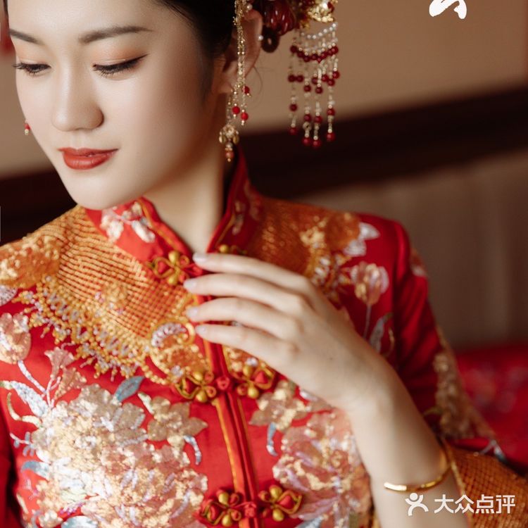 这样“哇塞”的中式嫁衣 中国红太惊艳了[爱心]