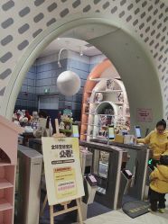 -奈尔宝·儿童乐园·亲子餐厅(华采天地店)