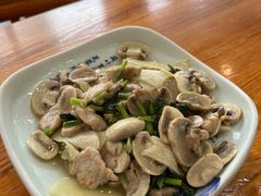 雪菜蘑菇时笋炒肉-百家鲜·杭帮菜