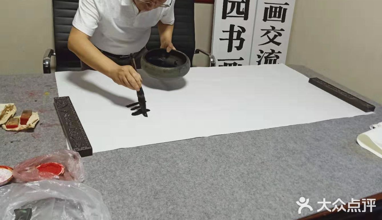 以字会友，把酒言欢，也算文友快乐事