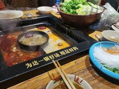 -老牌坊云南鱼豆花火锅(爱建店)