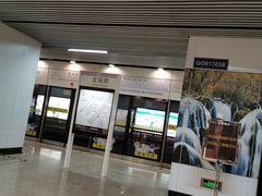 -龙溪路(地铁站)