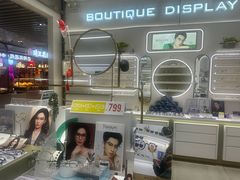 -目上眼镜·蔡司依视路授权(青浦宝龙店)