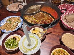 -洱火云南酸菜牛肉火锅(石景山当代商城店)