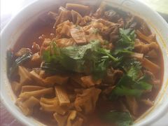 茼笋烧牛肉-美食村花园餐厅