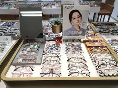 -美式眼镜·授权蔡司.依视路.尼康.豪雅.明月(人民广场店)