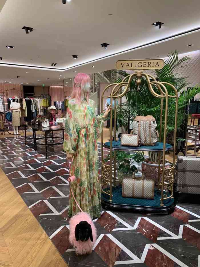 gucci(skp店)-"这家店在skp的西南角,店面挺大的,橱窗.