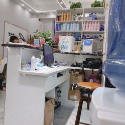 -V8潮牌·接发烫染连锁