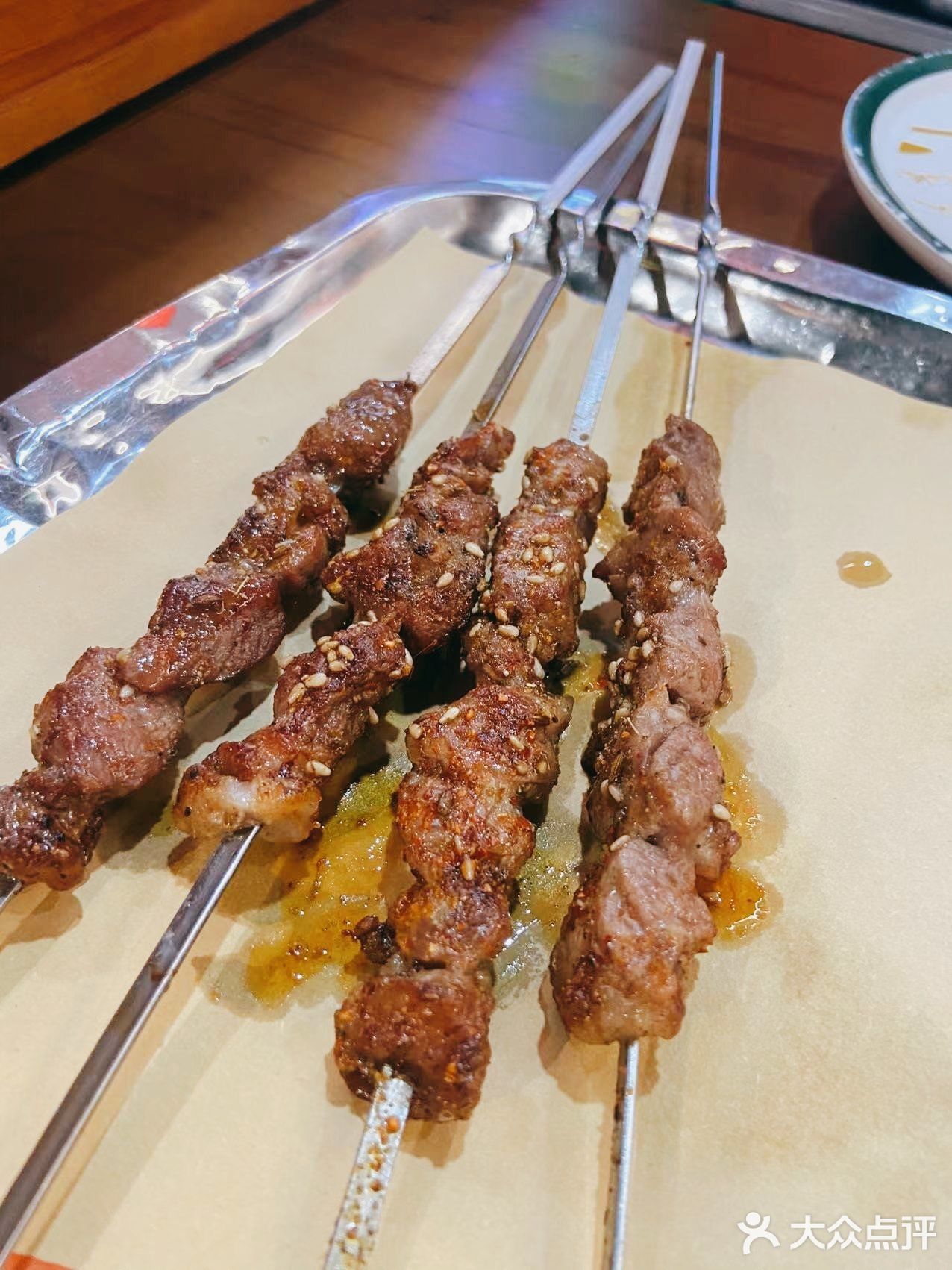 下锅几十秒，蘸麻酱，北方吃法，真的很爽 「羊肉串」