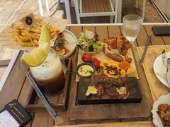 -Mark&Mars Restaurant