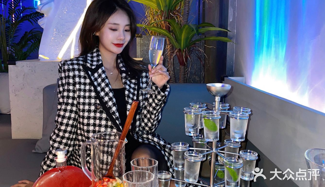 周末微醺解压好去处｜赛博朋克风酒吧