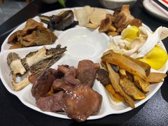 美味菌拼盘-野菌皇海景野生菌火锅(滨海大道店)