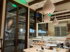 -VERIE BAKEHOUSE