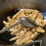 秋天最适合女生吃的糖醋藕,酸酸甜甜好味道。