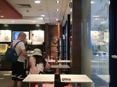 大堂-麦当劳(汉口火车站候车室店)