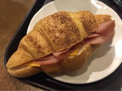 全麦里脊芝士可颂-星巴克(红房子店)