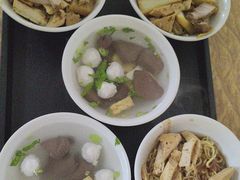 -松树干拌面店