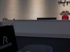 -宏宇眼镜蔡司依视路折扣店(兆佳眼镜城店)