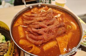 Chicken Feet and Rice Noodle Hot Pot