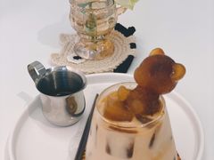 小熊泡澡拿铁-露露家咖啡店