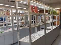 -无奔眼镜·蔡司·依视路授权店(马家堡店)