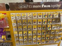 -m豆巧克力世界(上海世茂广场店)