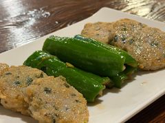 煎酿辣椒拼鱼饼-美未居·老字号·地道顺德菜·桑拿鸡·鱼生(容桂店)
