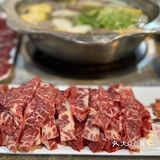 发现一家吃牛肉火锅的宝藏之地。牛肉都是现点先切