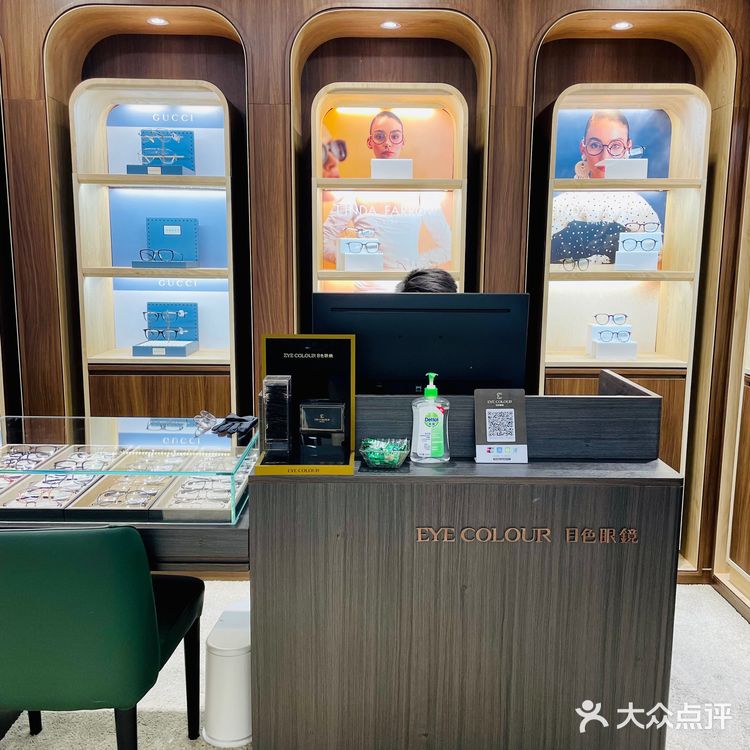 近视女孩也能很好看啊~素颜眼镜店~香港目色~ 