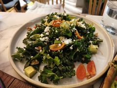 牛油果羽衣甘蓝沙拉-The Rug Cafe(王府中环店)