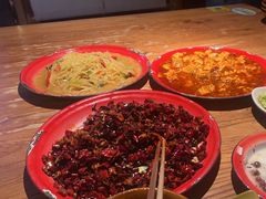 -先启半步颠小酒馆(白麓里店)