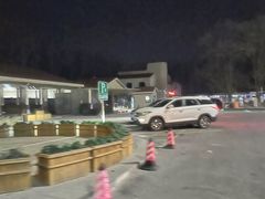 -窦店服务区-停车场