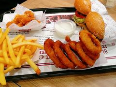 -The Habit Burger Grill 哈比特汉堡(世博店)