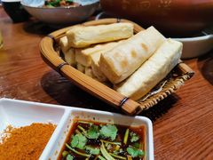 -老滇山寨•云南特色菜•地方菜•民族风情歌舞表演(金碧店)