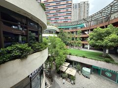 -瑞虹新天地月亮湾