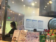 等位区-李连贵熏肉大饼(金隅嘉品Mall店)