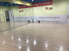 -炫艺舞蹈培训中心(枫尚奥特莱斯店)
