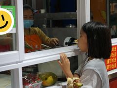 -三亚火车头万人海鲜广场