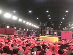 -嘿哟动霸CHUA·新潮玩运动娱乐中心·蹦床滑冰团建乐园