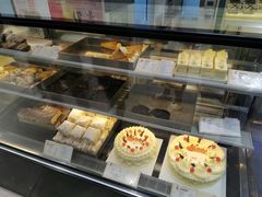 面包甜点陈列柜-上海哈尔滨食品厂(淮海中路店)