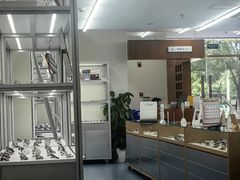 -无奔眼镜·蔡司·依视路授权店(马家堡店)