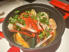 马赛海鲜锅-弦月窗LUNETTE BY AMANDA(复兴路店)