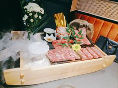 -铭牛烧肉·和牛海鲜自助(高新月牙湖店)