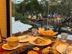 -Mark&Mars Restaurant