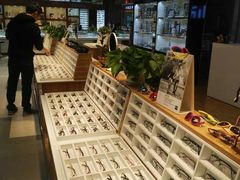 -MiRi眼镜连锁·蔡司·尼康控优点合作店(莘庄店)