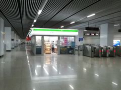 -龙溪路(地铁站)
