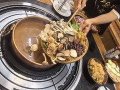 新鲜菌菇当面下-阿山卓·野生菌火锅·纳西火塘烤肉