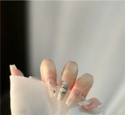 -安吉拉·纤纤玉指美甲美睫创意中心